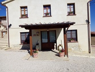 847254069_CASAVECCHIAINGRESSO1)20190630_173500.jpg.f25bfbeb508d132473b5282b5b1e791b.jpg